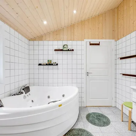 Vakantiehuis Gurly - 25km From The Sea By Interhome